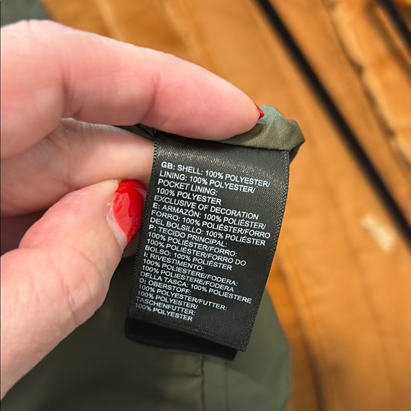 The North Face Green Dry Vent Rain Coat with Sleek Silhouette - Picture 10 of 10